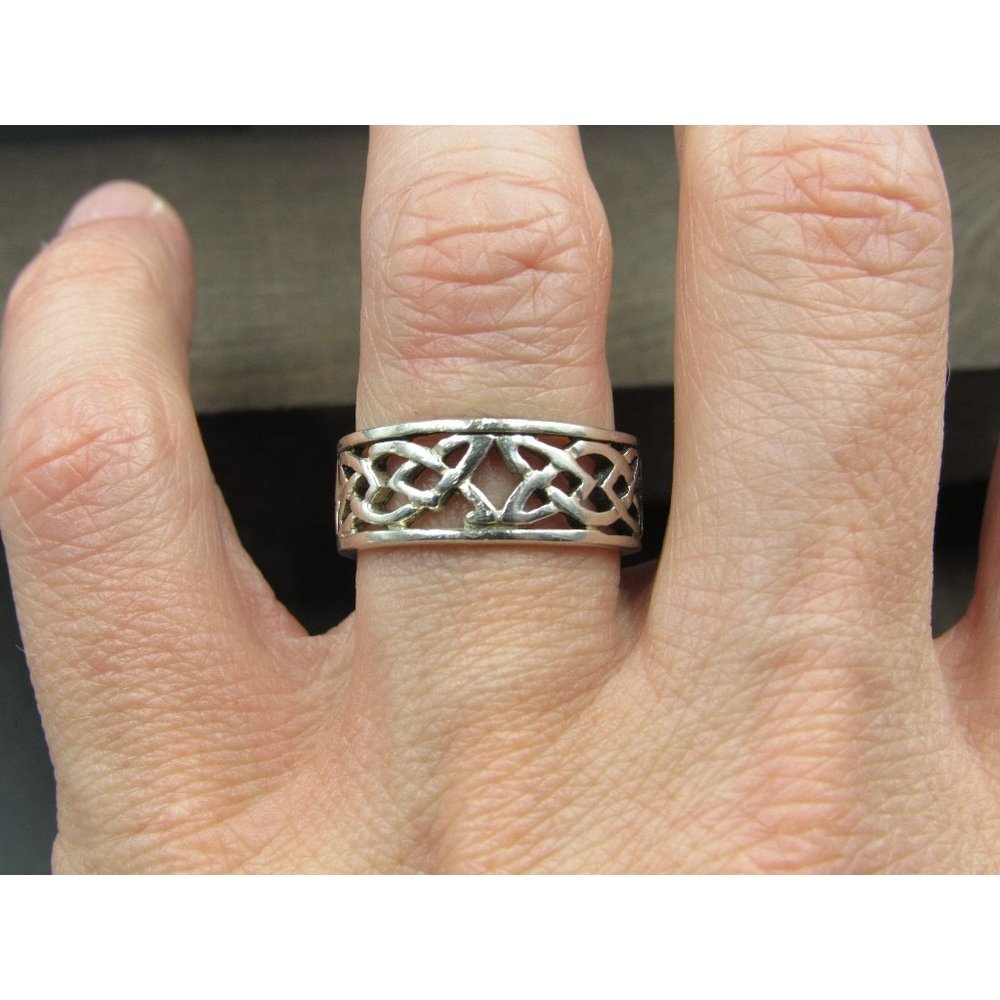 Size 7.75 Sterling Silver Cute Celtic Pattern Band Ring